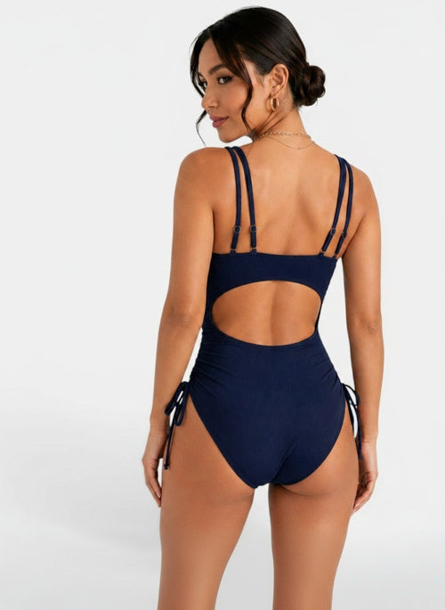 Back pose of the model wearing Bañador Mujer Tirantes Escote V
