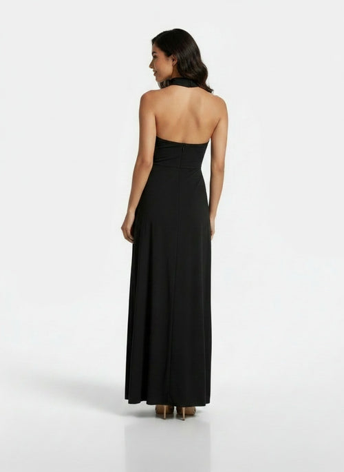 Back pose of the model wearing Vestido Minimalista Mujer Slim Fit
