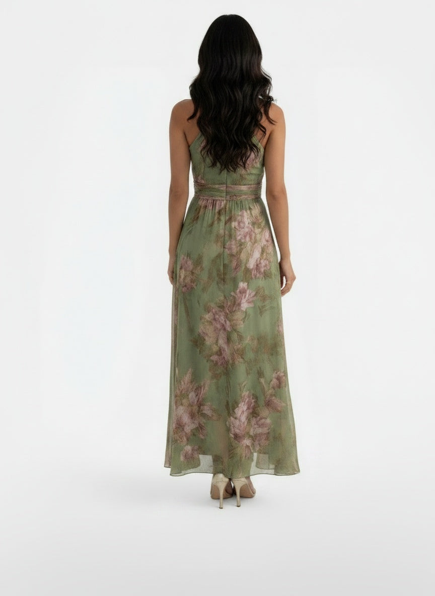 Back pose of the model wearing Vestido Maxi Floral Verde Mujer