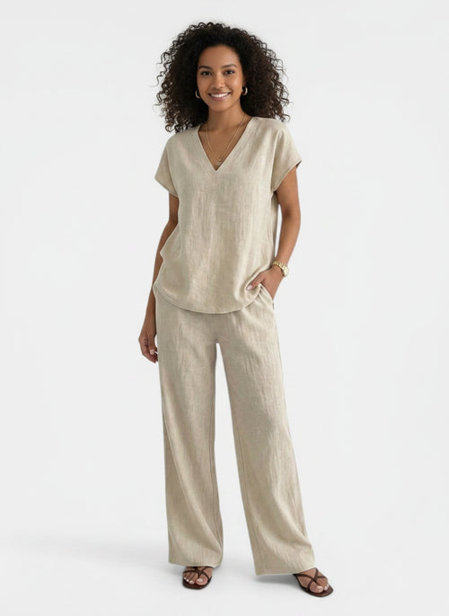 Full body view of the model wearing Conjunto Lino Verano Pantalón Mujer
