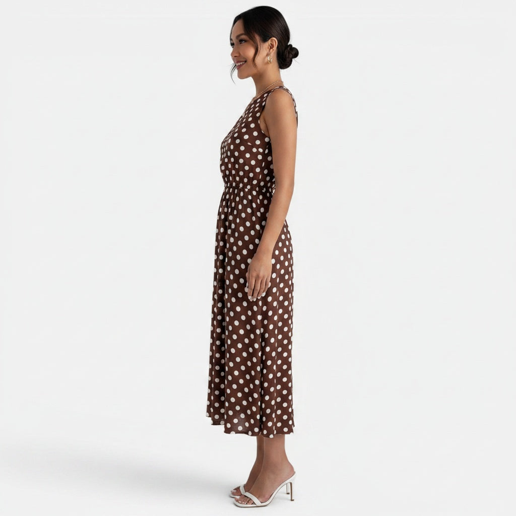 Side profile of the model wearing Vestido Midi Lunares Verano Mujer