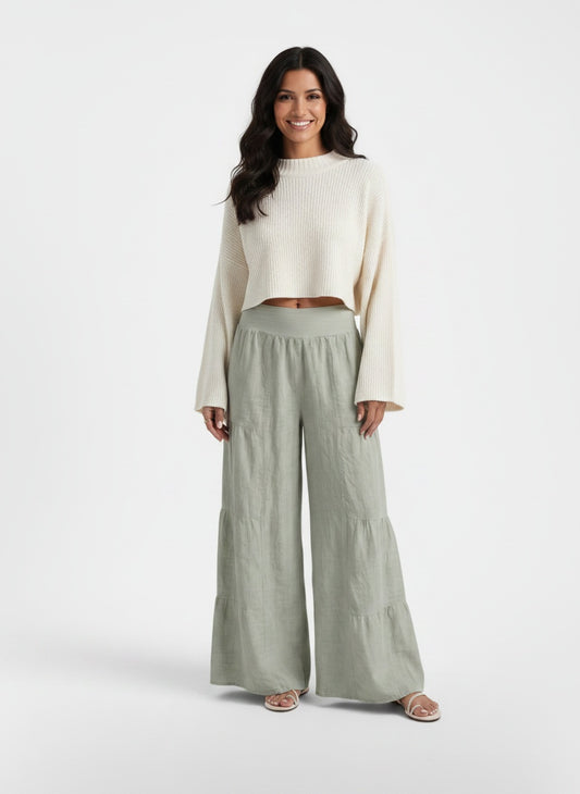 Full body view of the model wearing Pantalón Lino Mujer Ancho