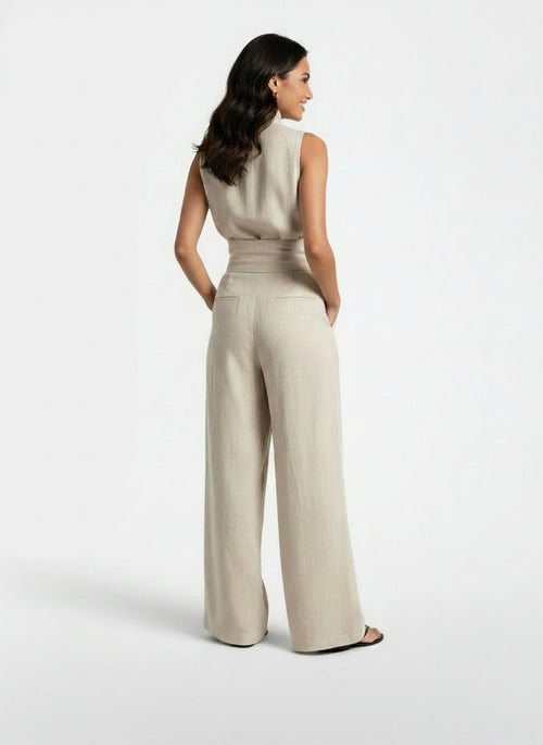 Back pose of the model wearing Conjunto Mujer Algodón Lino Sin Mangas