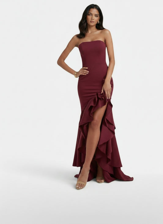 Full body view of the model wearing Vestido Palabra de Honor Asimétrico para Mujer Elegante