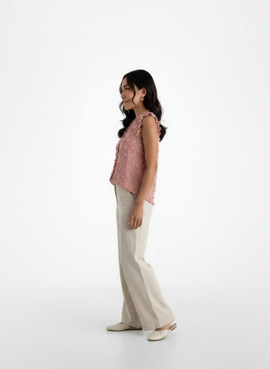 Side profile of the model wearing Blusa Mujer Volantes Elegante