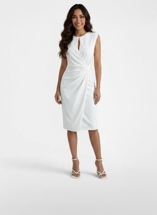 Full body view of the model wearing Vestido Midi Mujer Elegante Drapeado