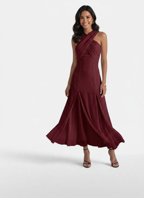 Full body view of the model wearing Vestido Largo Invitada Boda