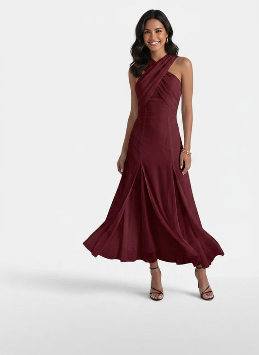 Full body view of the model wearing Vestido Largo Invitada Boda
