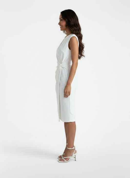 Side profile of the model wearing Vestido Midi Mujer Elegante Drapeado