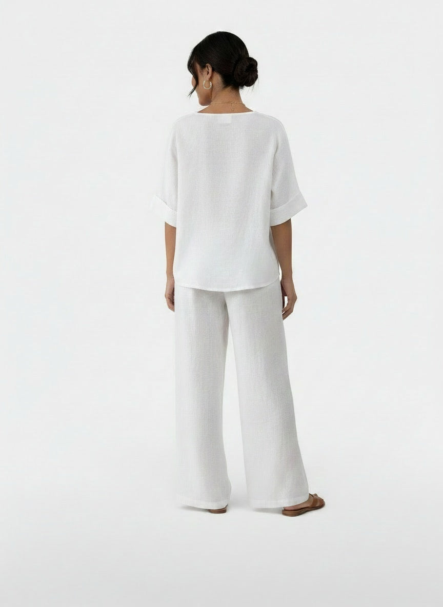 Back pose of the model wearing Conjunto Mujer Elegante Pantalón