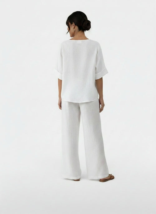 Back pose of the model wearing Conjunto Mujer Elegante Pantalón