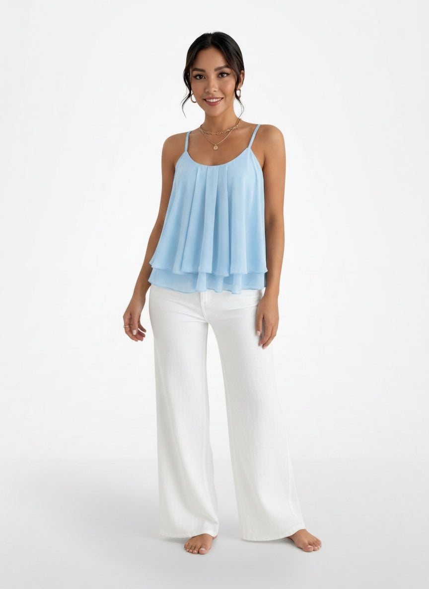 Full body view of the model wearing Top Camisola Mujer Perlas