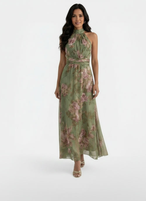 Full body view of the model wearing Vestido Maxi Floral Verde Mujer