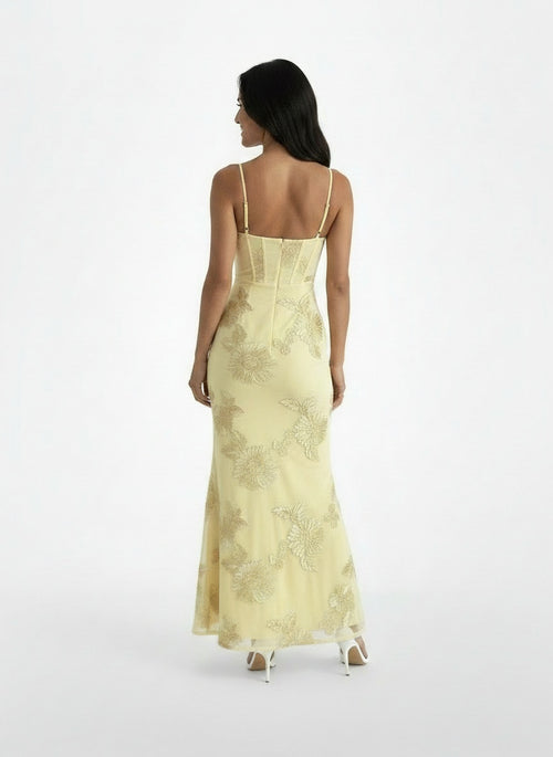 Back pose of the model wearing Vestido Maxi Bodycon Flores