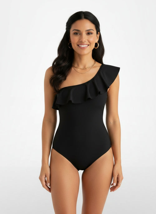 Full body view of the model wearing Bañador Mujer Un Hombro Volante