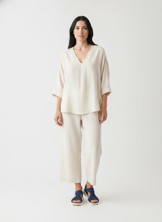 Standing front view of the model wearing Sandalias Ortopédicas Mujer Fascitis Plantar