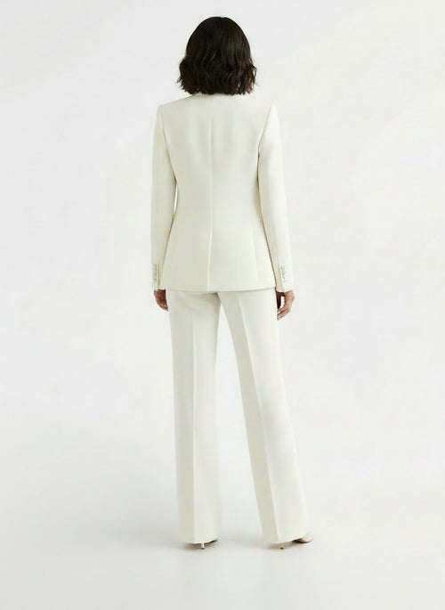 Back pose of the model wearing Conjunto de Traje Elegante para Mujer | Chaqueta y Pantalón Profesional