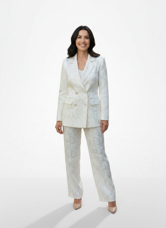 Full body view of the model wearing Conjunto Blazer y Pantalón Wide Leg para Mujer