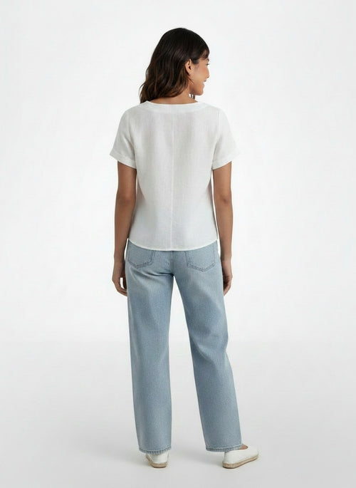 Back pose of the model wearing Camiseta Mujer Algodón Manga Corta