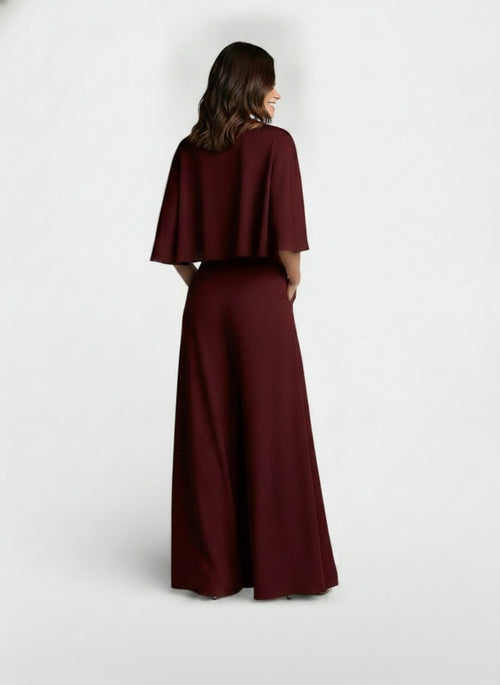 Back pose of the model wearing Conjunto Mujer Minimalista Elegante