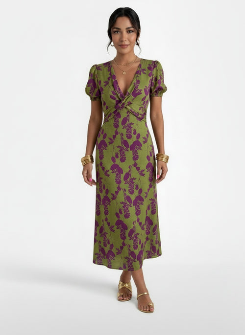 Full body view of the model wearing Vestido Largo Verano Mujer Floral Cuello V