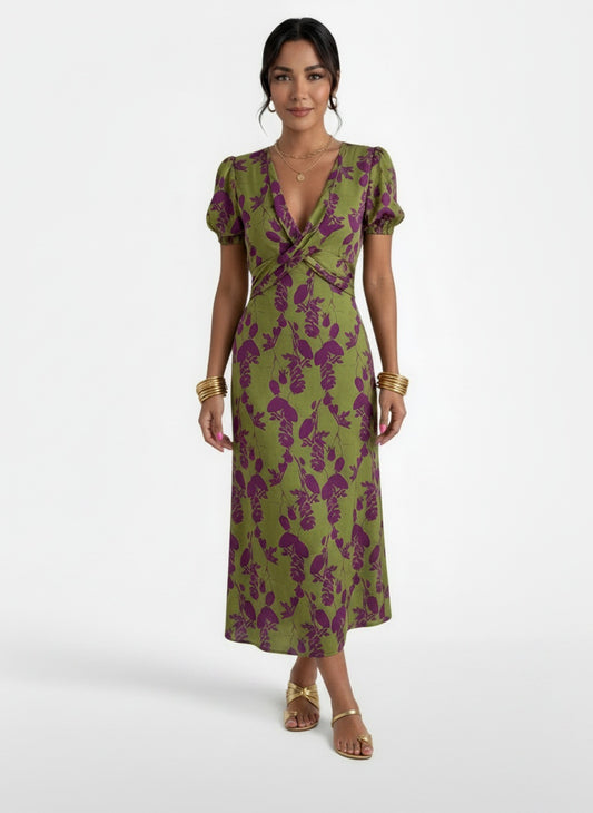 Full body view of the model wearing Vestido Largo Verano Mujer Floral Cuello V