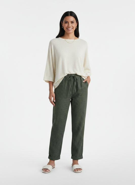 Full body view of the model wearing Pantalón Lino Mujer Cintura Alta
