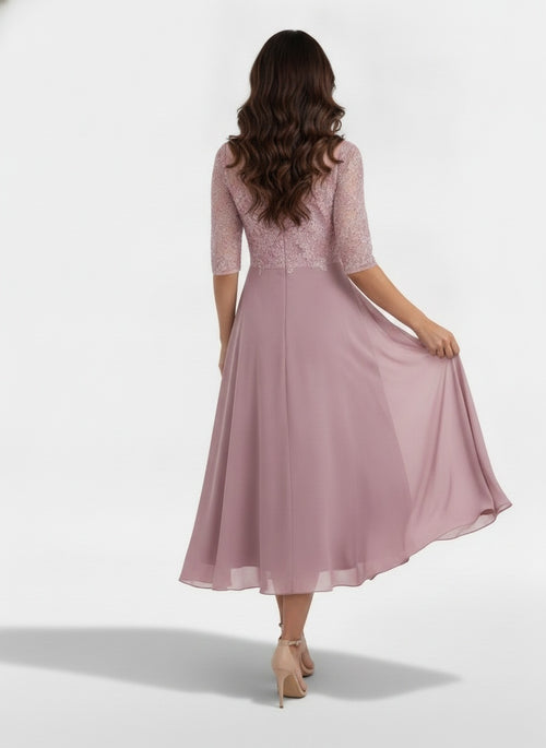 Back pose of the model wearing Vestido Fiesta Mujer Chiffon y Encaje