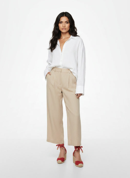 Standing front view of the model wearing Sandalias Tacón Mujer Encaje