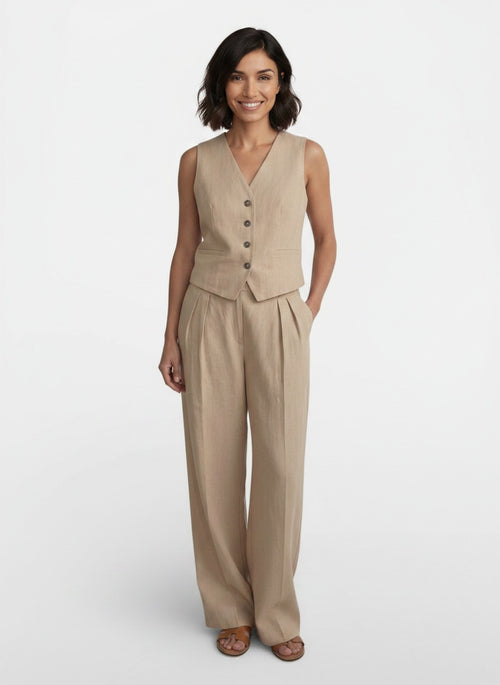 Full body view of the model wearing Traje Conjunto de Lino Mujer Cintura Alta Plisado