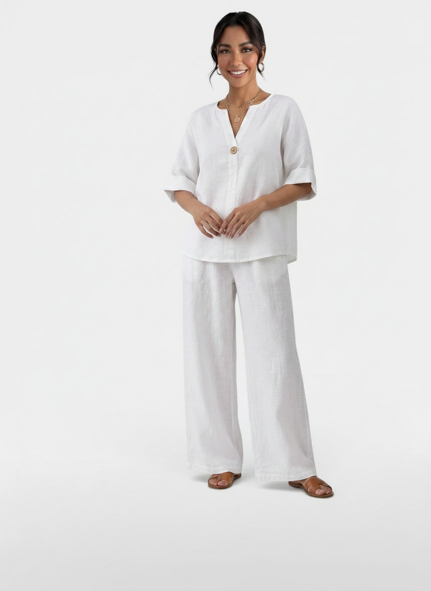 Full body view of the model wearing Conjunto Mujer Elegante Pantalón