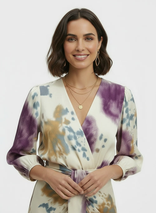 Close-up of the model wearing Vestido Midi Dos Piezas Mujer