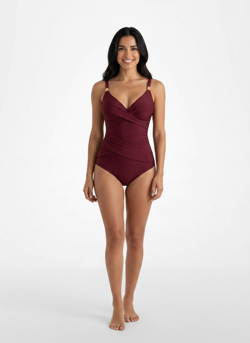 Full body view of the model wearing Bañador Deportivo Mujer Slim Fit