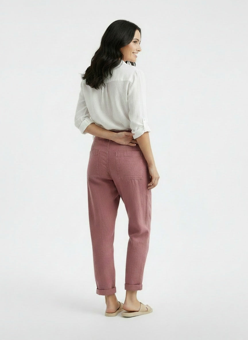 Back pose of the model wearing Pantalón Ancho Mujer Algodón Lino Casual