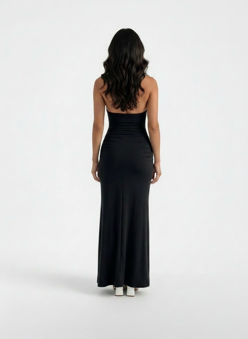 Back pose of the model wearing Vestido Largo Halter Elegante Mujer