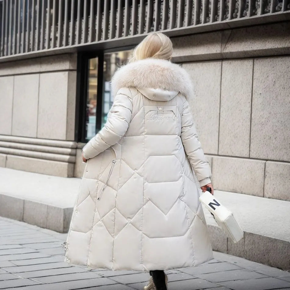 Abrigo acolchado largo entallado con cuello de pelo desmontable para mujer 8