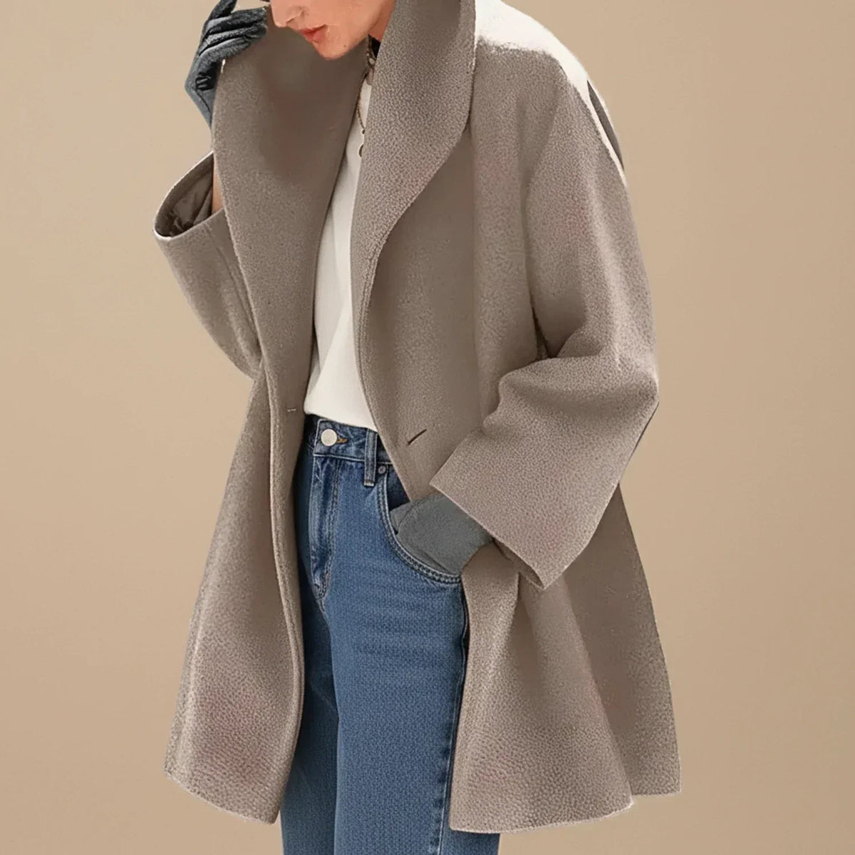 Abrigo de mujer oversize con cuello ancho y corte evasé 1