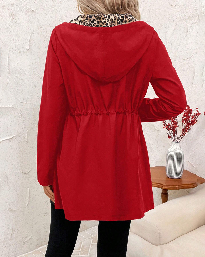 Abrigo reversible de mujer con capucha y estampado de leopardo 3