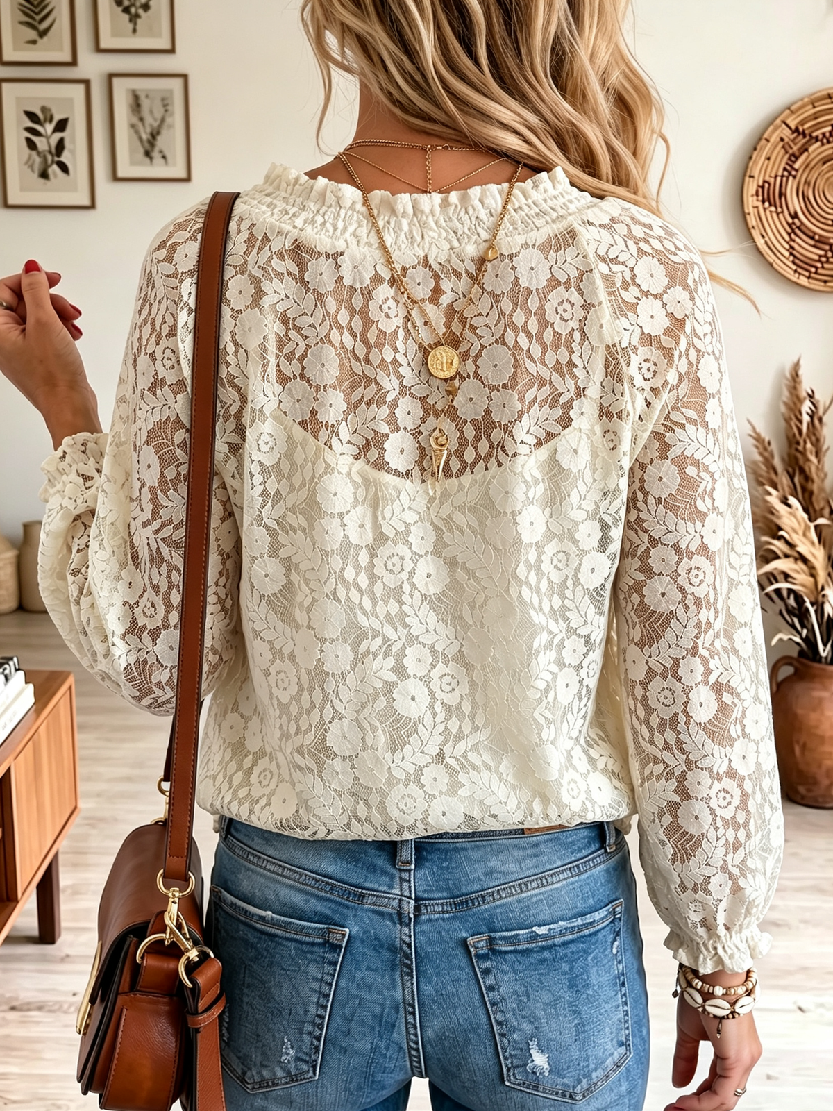 Blusa de encaje floral con escote en V 6