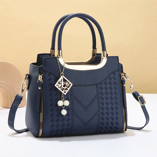 Bolso de mano acolchado mujer con bandolera y detalles dorados 2