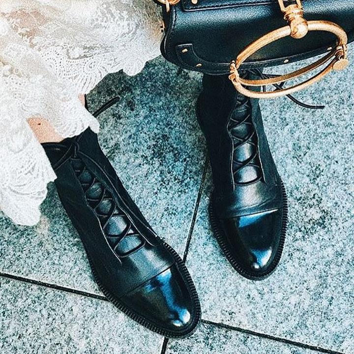 Botas de cuero para mujer con cordones clásicas de tacón bajo 10