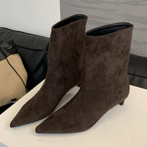 Botas mujer de caña baja con tacón kitten y puntera en punta 1