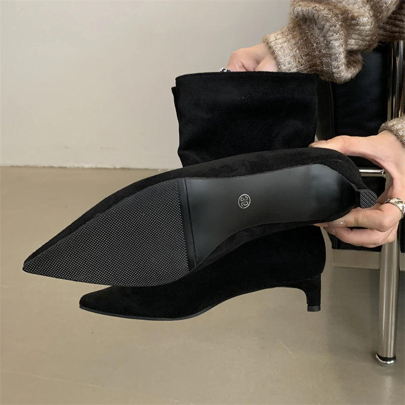 Botas mujer de caña baja con tacón kitten y puntera en punta 4
