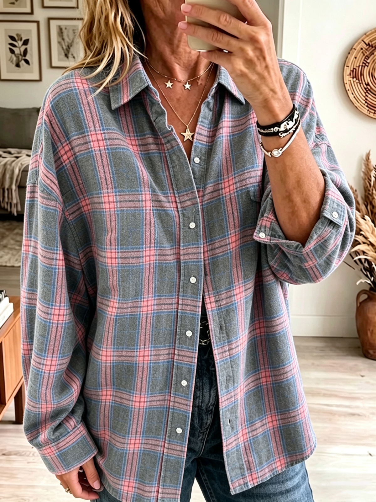 Camisa de mujer oversize a cuadros con botones y bolsillos 1