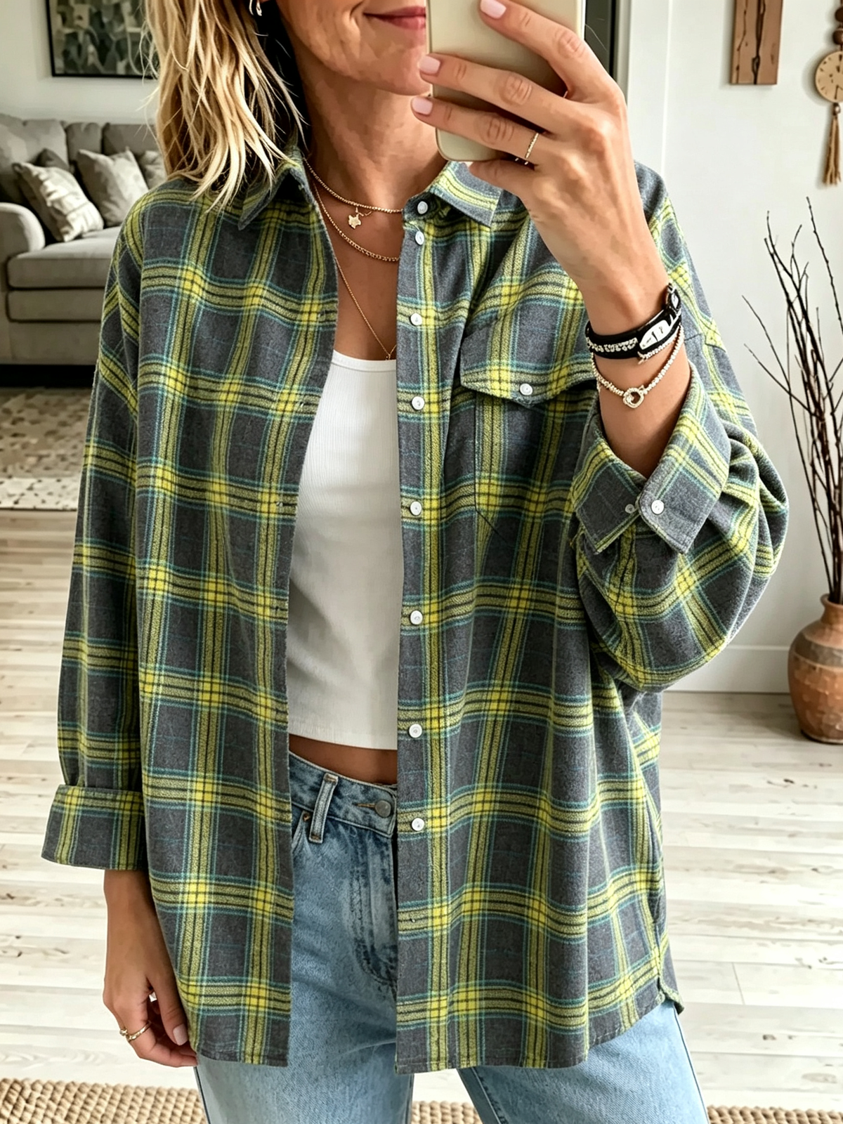 Camisa de mujer oversize a cuadros con botones y bolsillos 4