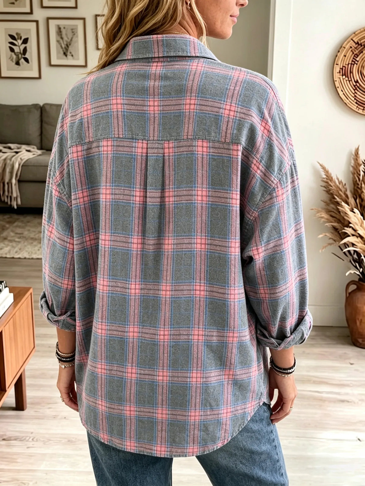 Camisa de mujer oversize a cuadros con botones y bolsillos 9