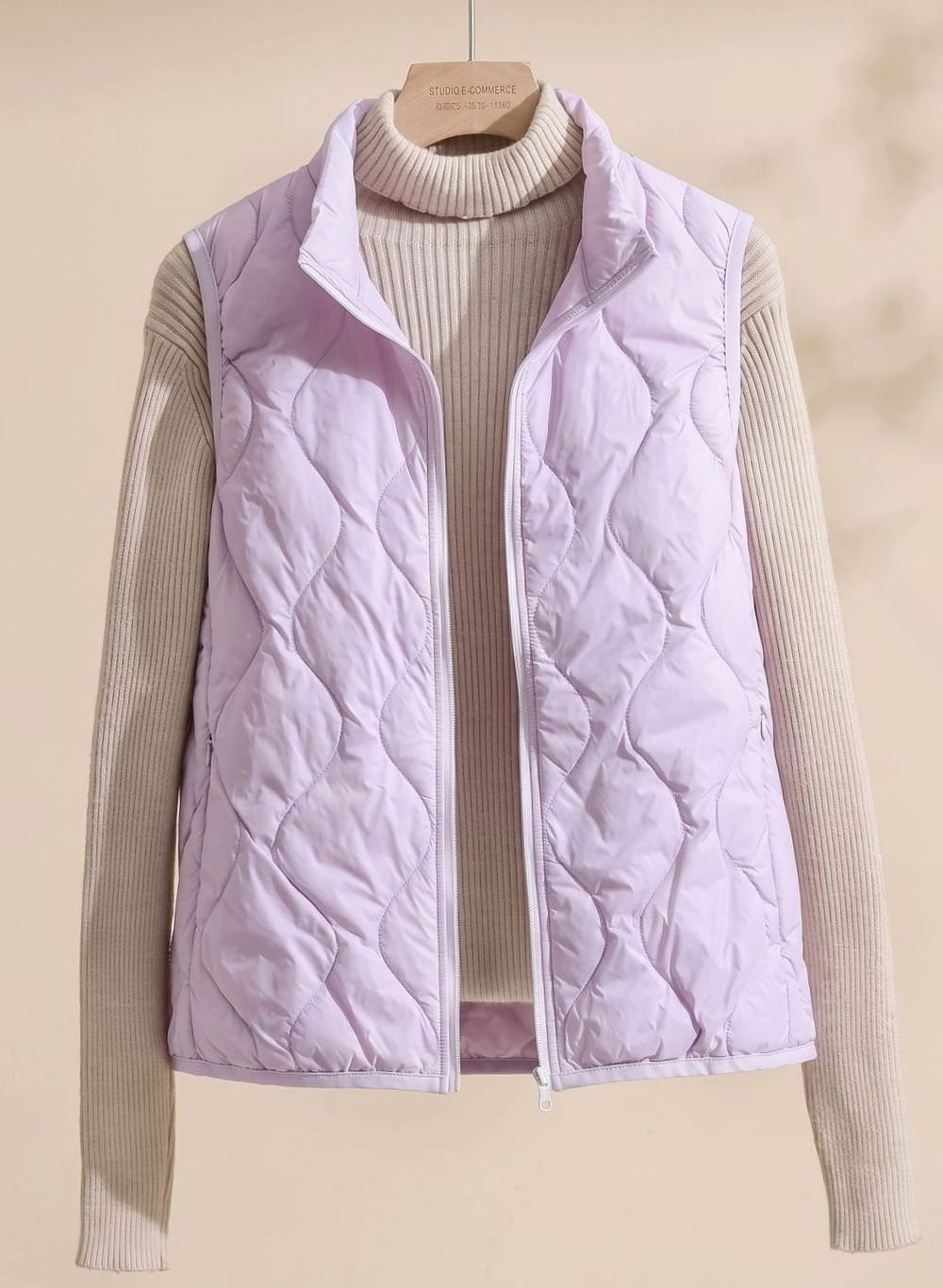 Chaleco acolchado mujer con cuello alto y cremallera ondulada 4