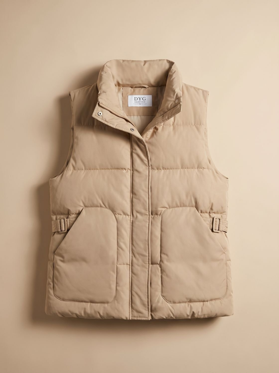 Chaleco acolchado mujer con cuello alto y hebillas laterales 7