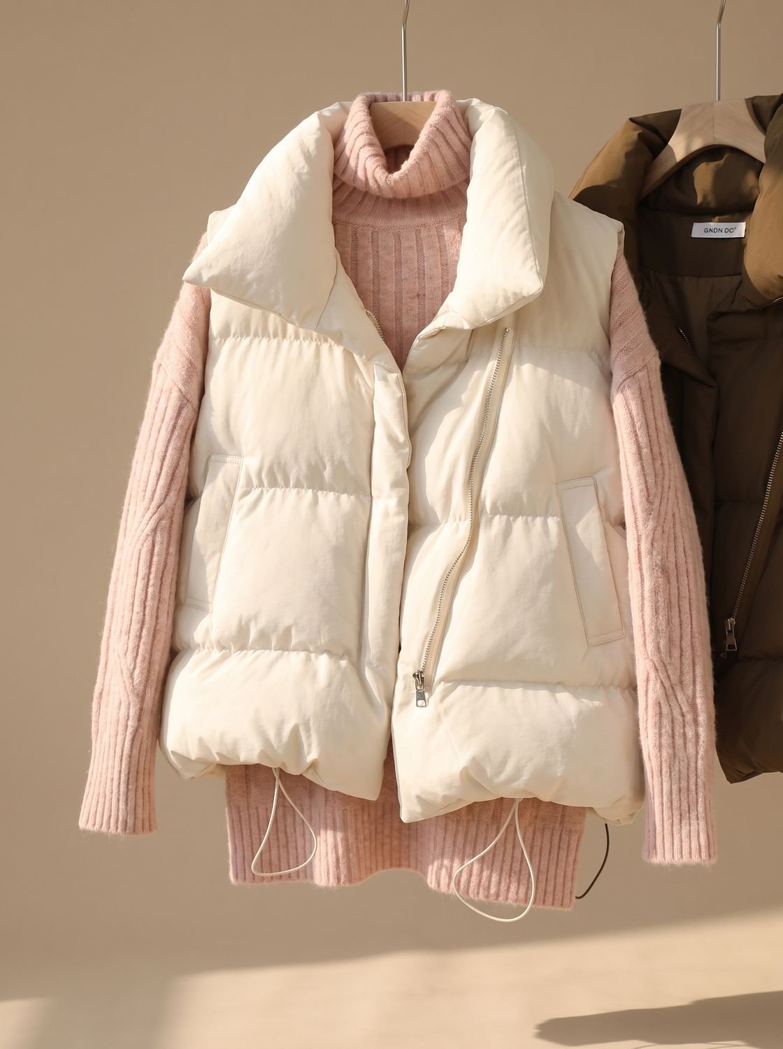 Chaleco acolchado mujer con cuello chal y cremallera doble 1