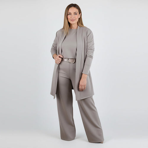 Conjunto de tres piezas con cárdigan largo, blusa y pantalón 1